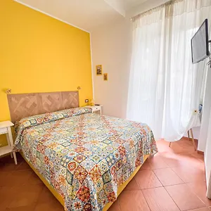 Giallo Neapel